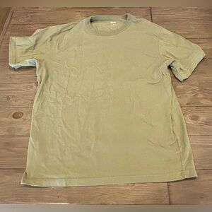 UniQlo t-shirt, green, mens size L, 100% cotton. Crew neck,